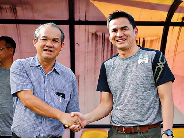 HLV Kiatisak tiết lộ 'chỉ thị' đặc biệt của bầu Đức với HAGL mùa giải 2022