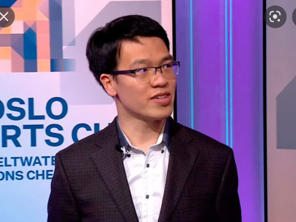 Kỳ thủ Lê Quang Liêm đánh bại 'Vua cờ thế giới' Magnus Carlsen
