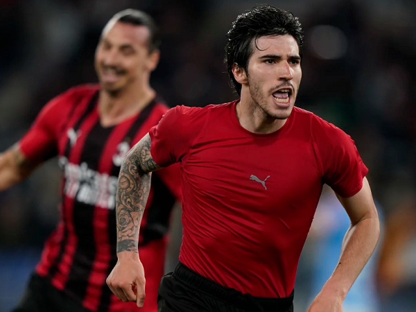 Milan giành vé Champions League sau chiến thắng kịch tính