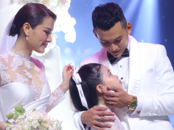HOT: Phương Trinh Jolie bất ngờ tiết lộ con gái ruột đã tròn 9 tuổi trong đám cưới