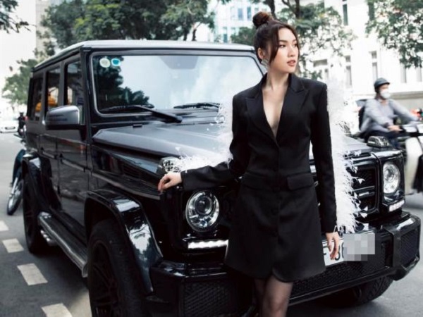 'MC thuộc 3000 từ' từng đi xe sang G63 đến sự kiện nói gì về việc ra sân golf để săn đại gia?