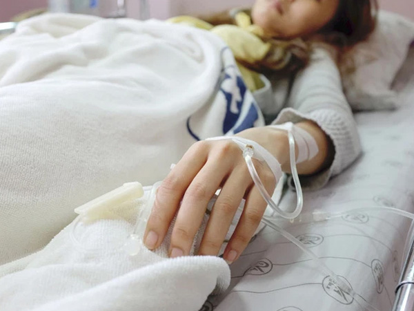 Đi khám vì đau tức bụng, bác sĩ giật mình khi nhìn kết quả nội soi của cô gái trẻ ở Hà Nội
