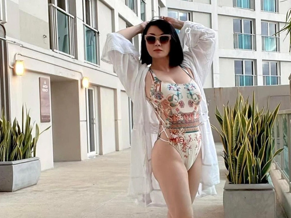 Vợ cũ Bằng Kiều khoe body nóng bỏng, nhan sắc như 'gái đôi mươi'