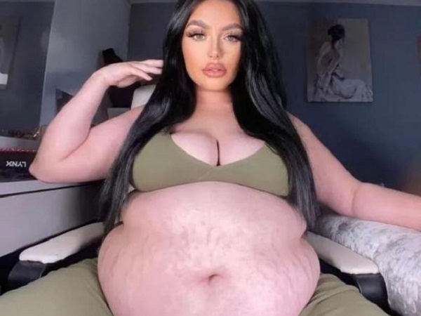 Nữ YouTuber kiếm gần 300 triệu/tháng từ việc khoe bụng mỡ quá khổ của mình