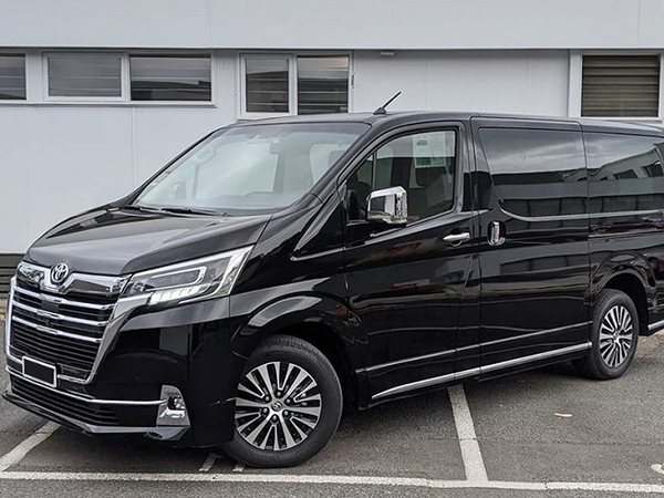 Toyota Granvia 2022 rục rịch ra mắt, Kia Carnival 'dè chừng'