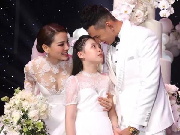 Dân tình thắc mắc mối quan hệ giữa mẹ chồng Phương Trinh Jolie và con gái riêng của cô, một chi tiết nói lên tất cả