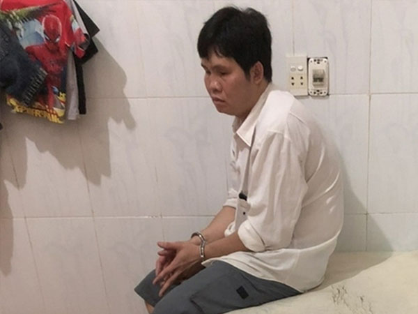 Đi bấm huyệt, bé gái bị người đàn ông mù giao cấu
