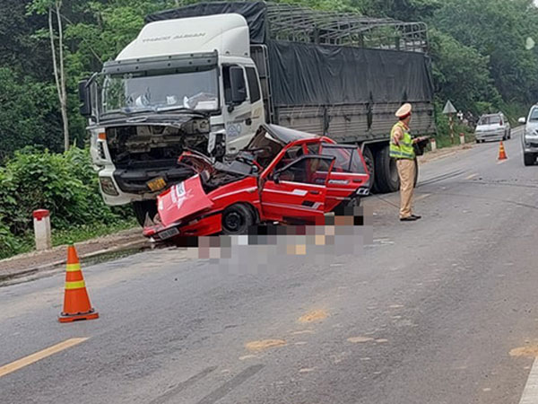 Gia đình 4 người gặp nạn nghiêm trọng trên đường đi du lịch: 1 người tử vong, 3 người nguy kịch