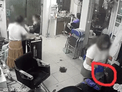 Nữ khách hàng lén lút trộm tiền ở tiệm làm tóc, camera 'bóc' hành vi đáng xấu hổ