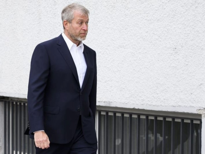 Abramovich yêu cầu các nhà thầu trả thêm tiền để sở hữu Chelsea