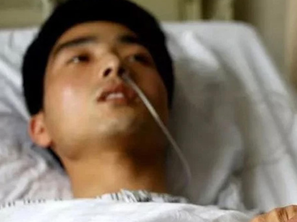 Chàng trai 28 tuổi 'bỗng dưng' mắc ung thư dạ dày: BS cảnh báo 4 thói quen cực xấu của người trẻ hiện nay