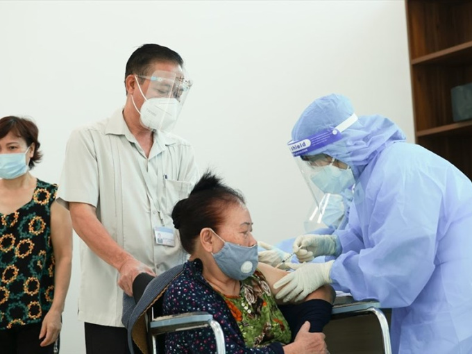 Tiêm vắc-xin Covid-19 mũi 4, đối tượng nào có chỉ định?