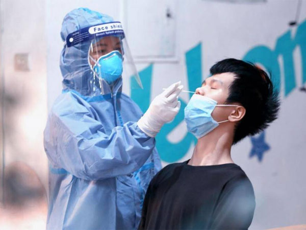 Ngày 1/5, cả nước chỉ còn 3.717 ca COVID-19, giảm xuống thấp nhất trong khoảng 270 ngày qua