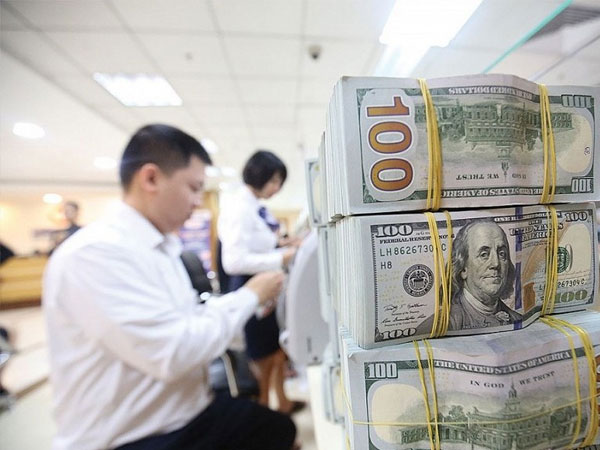 Chứng khoán toàn cầu và đồng USD diễn biến trái triều