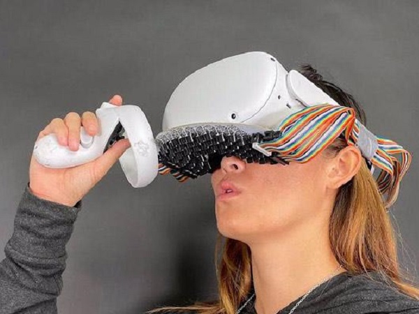Công nghệ VR giúp các cặp tình nhân ‘hôn môi xa’