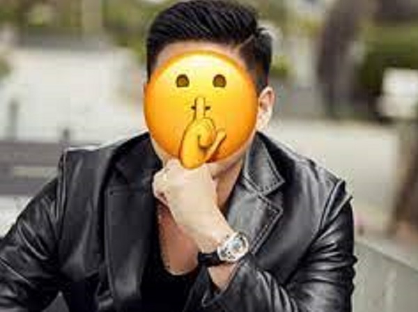 Một nam diễn viên đăng đàn bị người phụ nữ 'quấy rối' ngay trên máy bay