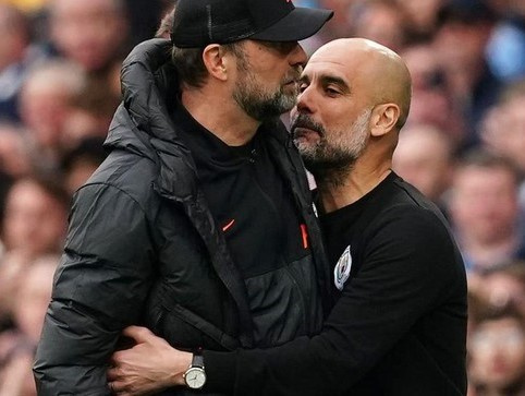 Guardiola ở lại Man City thêm 3 năm để ganh đua cùng Klopp