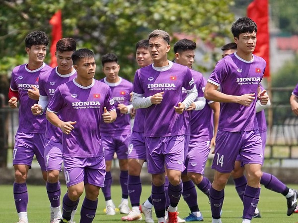 U23 Việt Nam tập giữa trưa, thầy Park luyện gân cốt