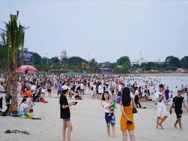 Vừa mở cửa đón khách, bãi biển nhân tạo Đồi Rồng xảy ra vụ đuối nước thương tâm