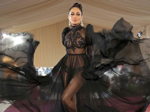 Dàn sao hạng A đổ bộ Met Gala 2022, tóc mây Kaia Gerber 'xinh miễn bàn', Vanessa Hudgens hở bạo