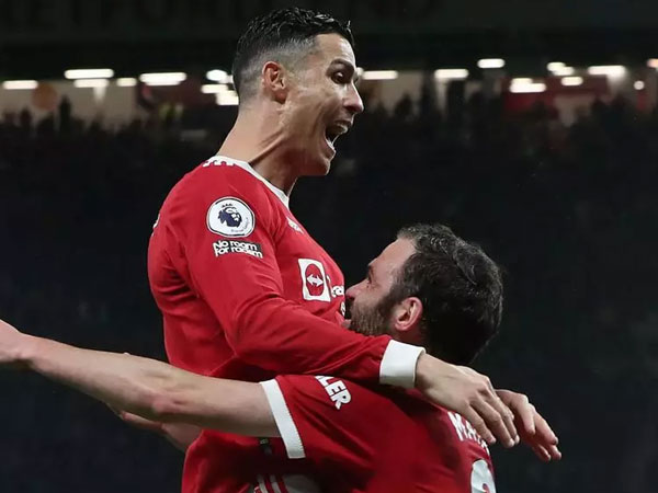 Ronaldo tuyên bố nóng tương lai sau khi lập kỷ lục cùng MU