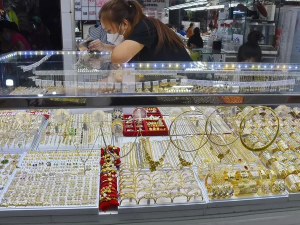 Giá vàng hôm nay 4-5: Tăng trở lại do lạm phát nóng lên