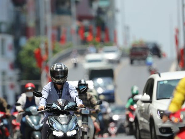 Miền Bắc nắng đẹp trước khi đón mưa dông, miền Nam mưa kéo dài