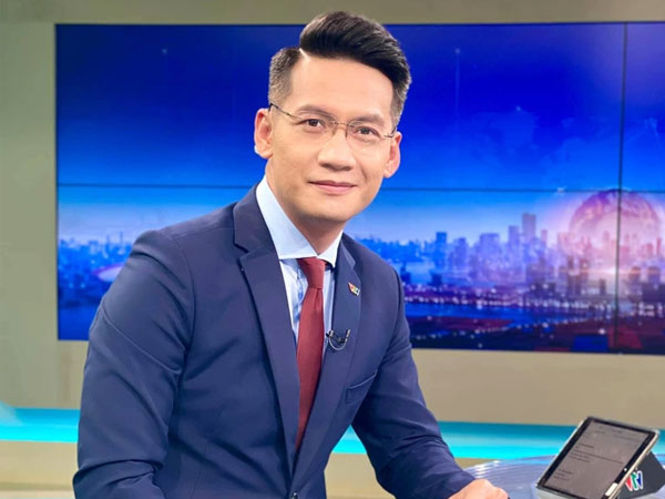 Cuộc sống kín tiếng của BTV điển trai bậc nhất VTV: Lấy vợ 'cùng ngành', xuất thân đáng ngưỡng mộ