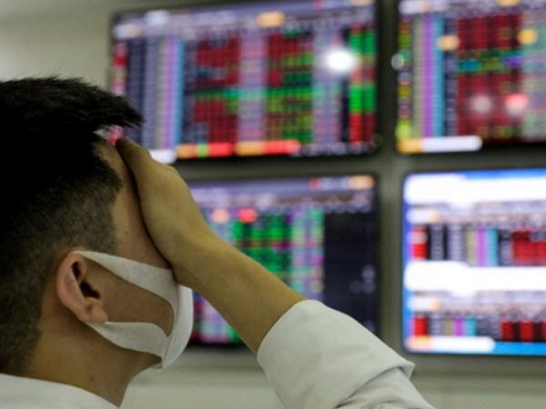 Bán mạnh cuối phiên, VN-Index giảm hơn 31 điểm