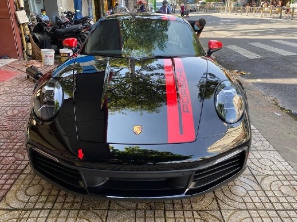 Dàn Porsche 911 hơn 60 tỷ mới về nhà đại gia Đặng Lê Nguyên Vũ