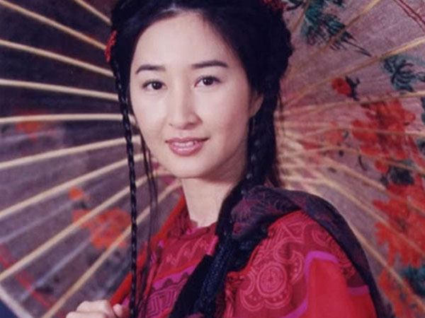 Mỹ nhân 'Như Ý Cát Tường' suy sụp sau khi em trai thiệt mạng vì ngã từ trên núi xuống, Trương Gia Huy lo lắng khi không thể bên cạnh vợ