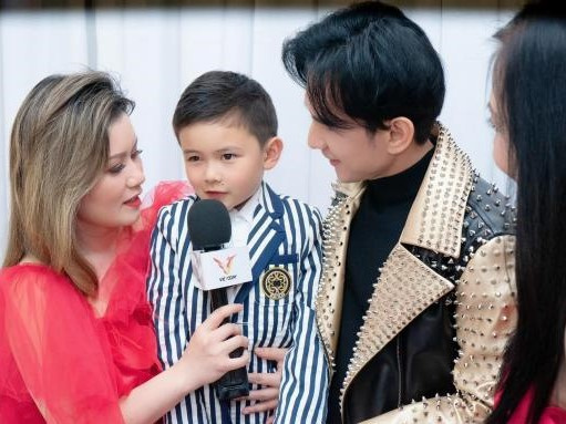 Đan Trường chính thức thông báo thời gian trở lại Việt Nam hậu ly hôn, còn đưa cả vợ cũ và quý tử về cùng