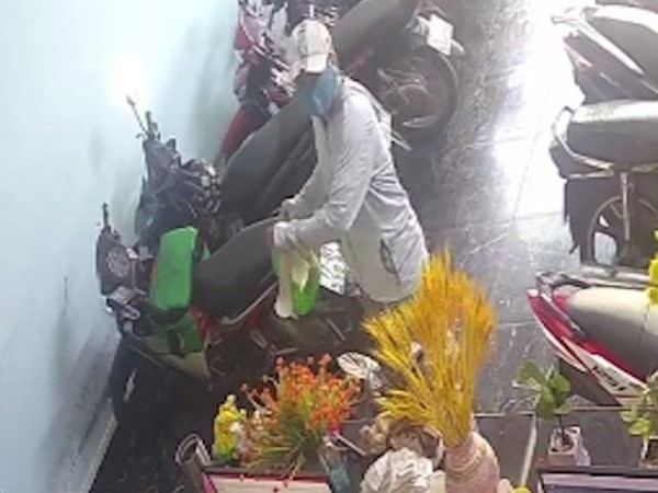 Bị 'hack' tài khoản, game thủ đổ xăng xăng đốt tiệm Internet ở TP Thủ Đức để cảnh cáo