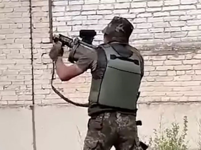 Video súng phóng lựu ổ xoay nguy hiểm nhất thế giới trong tay lính Ukraine