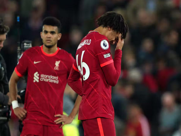 Bị Tottenham cầm hòa đáng tiếc trên sân nhà, Liverpool hụt hơi đua vô địch với Man City