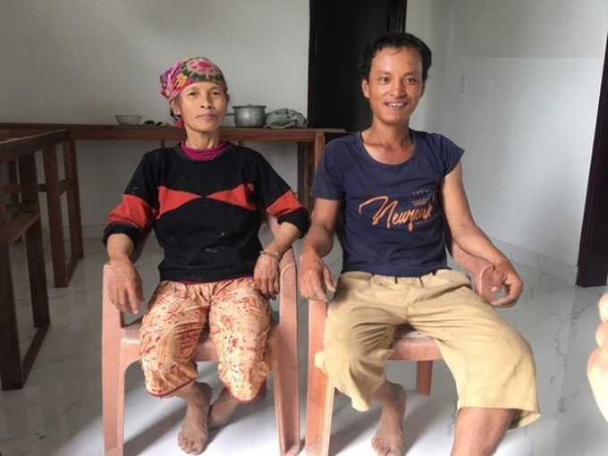 Mẹ người đàn ông đi bộ 800 km về quê: 'Con tôi không lanh lợi'