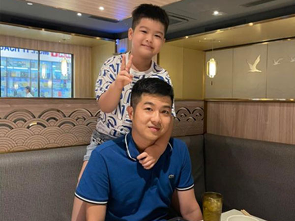 Chồng cũ Nhật Kim Anh đưa con trai đi chơi cuối tuần cùng gia đình, nhóc tì gây chú ý diện mạo ngày càng giống bố y đúc