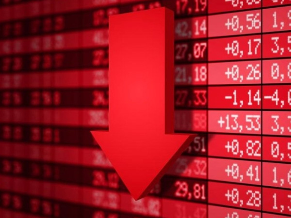 Sắc đỏ bao trùm, VN-Index giảm từng phút, bốc hơi hơn 63 điểm