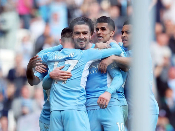Hủy diệt Chích chòe, Man City đòi lại ngôi đầu bảng từ tay Liverpool