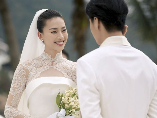 Ngô Thanh Vân khoe loạt ảnh full HD, hạnh phúc chia sẻ cảm xúc khi trở thành 'vợ người ta'