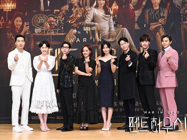 Dàn cast Penthouse tái ngộ trong phim mới: Lee Ji Ah, Kim So Yeon chỉ đang 'dựa hơi' dự án cũ?