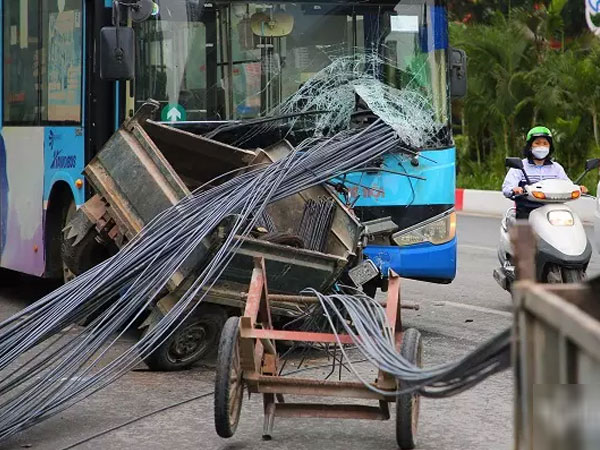 Chủ tịch Hà Nội chỉ đạo xử lý xe 3 bánh, xe tự chế mất an toàn
