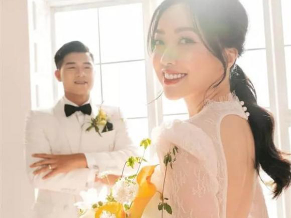Sau đám cưới ở quê nhà, Hà Đức Chinh tung loạt ảnh cưới đẹp ngất ngây bên vợ hot girl