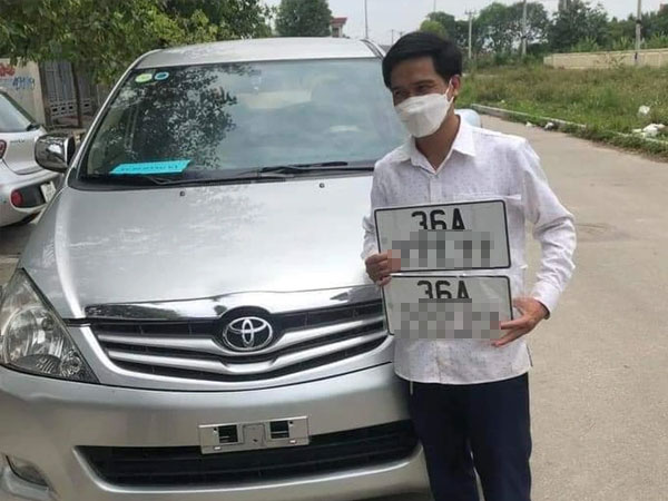 Đăng ký lại chiếc xe cũ, chủ xe Inova bấm được biển số siêu đẹp