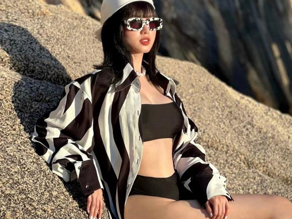 Loạt ảnh bikini mới nhất của hội gái xinh: Tâm Tít tái xuất với body miễn chê, 'MC thuộc 3000 từ' gợi cảm hết nấc