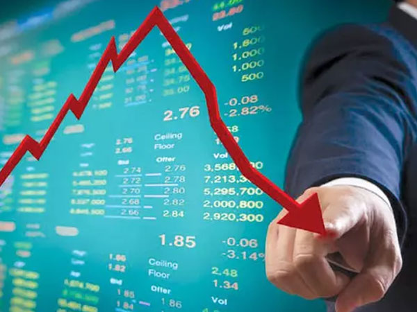 VN-Index giảm sâu, la liệt cổ phiếu nằm sàn: Ôm tiền không dám bắt đáy