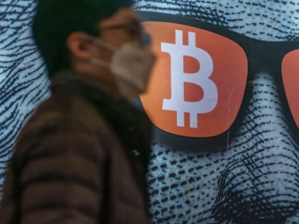 Bitcoin thủng mốc 30.000 USD, 40% nhà đầu tư đang 'xa bờ'