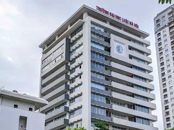 Trưởng khoa ĐH Luật bị tố cưỡng dâm: Nạn nhân không để 'chìm xuồng'