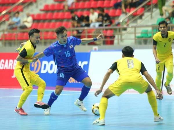 Thắng tưng bừng trận mở màn SEA Games, HLV ĐT futsal Thái Lan thừa nhận ăn may