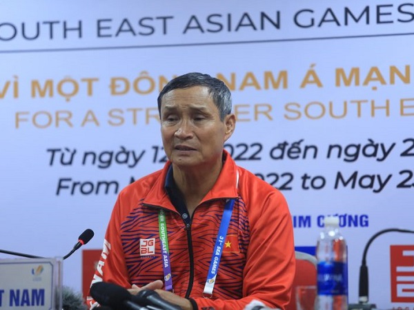 Đả bại đội dự World Cup, HLV Mai Đức Chung vẫn rất mực khiêm nhường